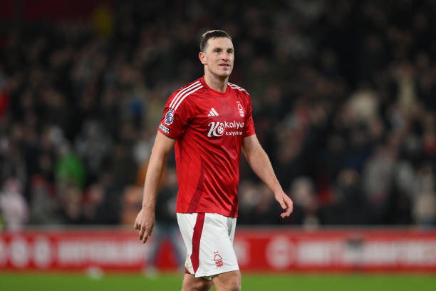 曼晚:奥纳纳曾建议姆贝乌莫加盟曼联,球员近亲也推动了交易.