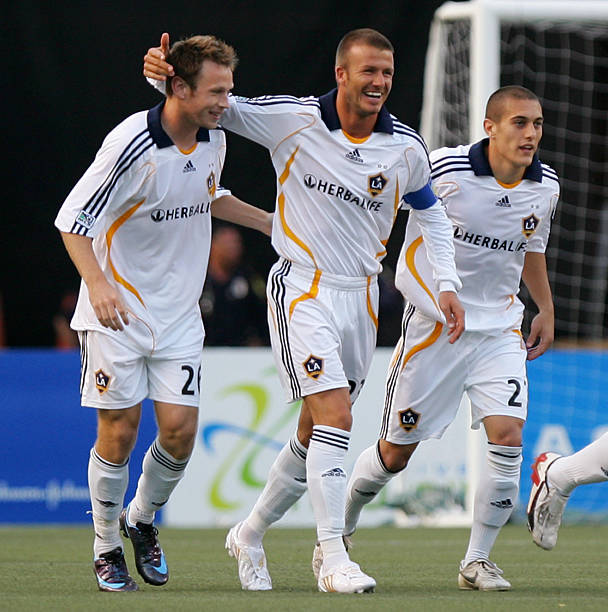 快船仅以两分惜败雷霆,谁应担责?哈登里程碑带来坏消息.